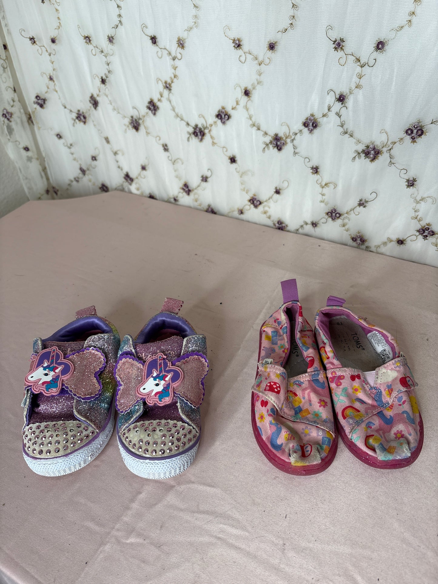 Toddler size left:6 right:8 $1 each