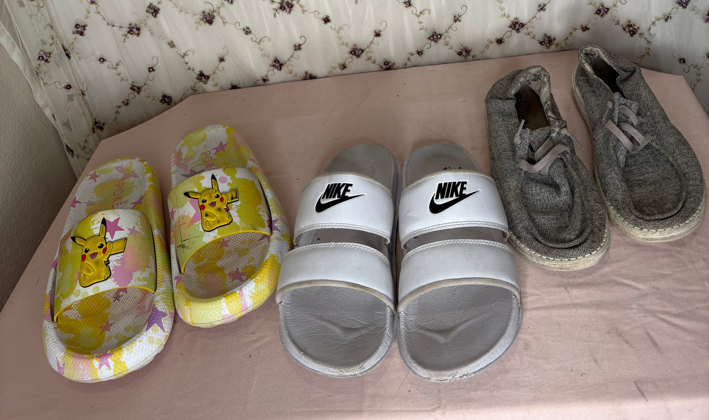 Size 9 $2 each middle SOLD