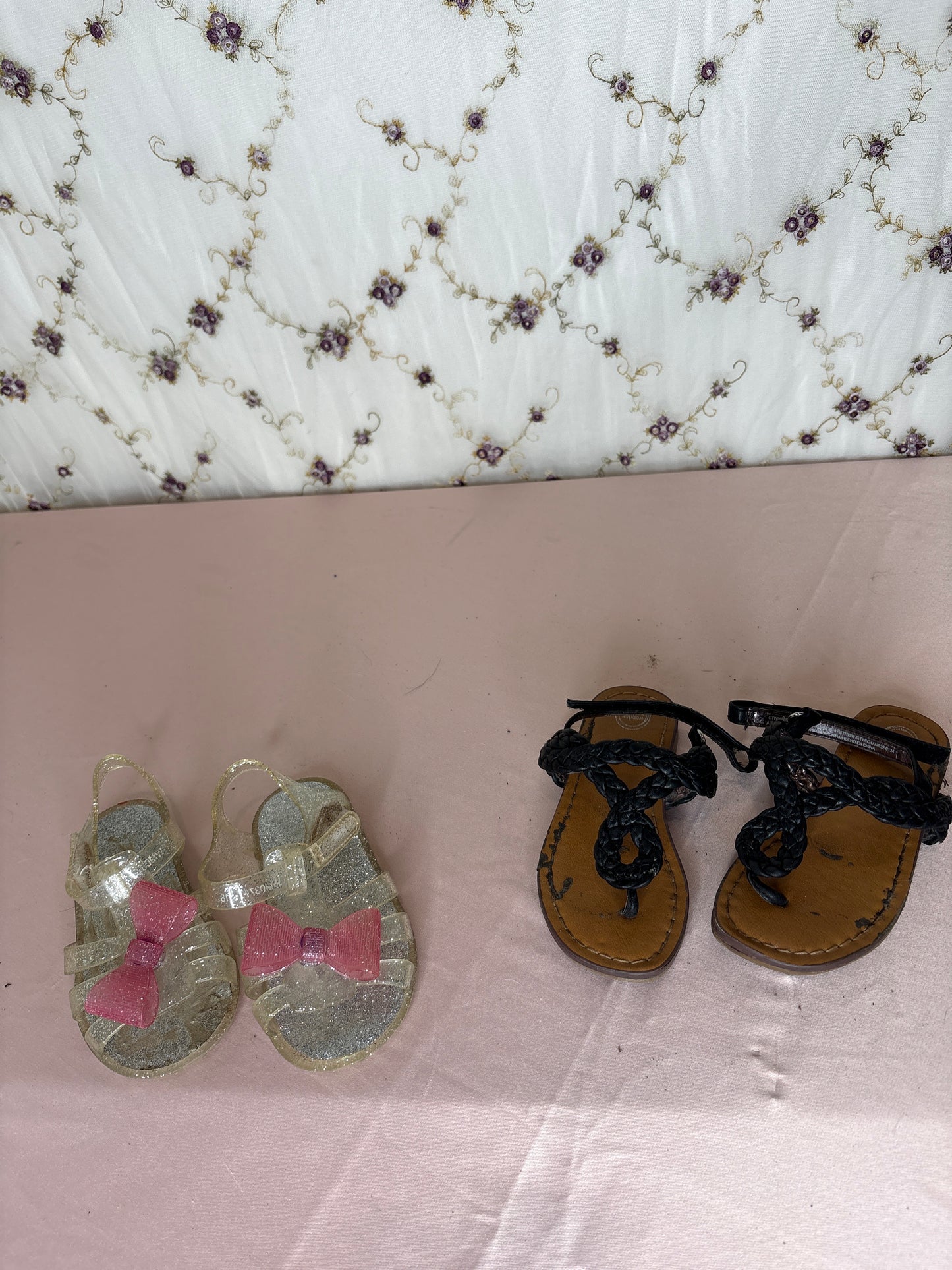 Toddler size 5 right toddler size 7 $.50 each